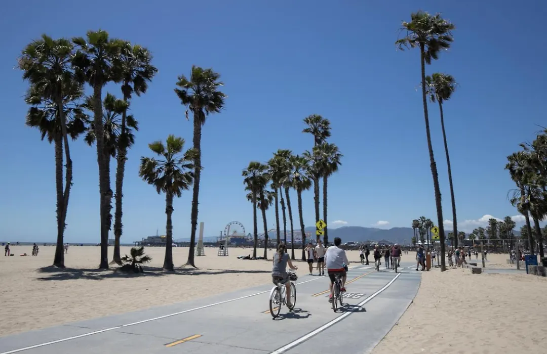 Santa Monica 2 Bed/ 2 Bath-1
