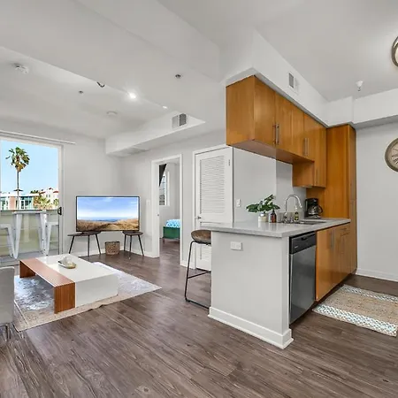 Santa Monica 2 Bed/ 2 Bath-3