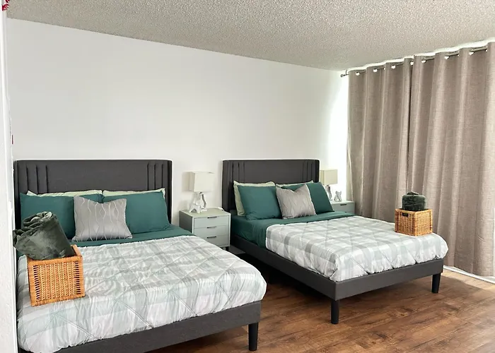 Hollywood Blvd Studio Free Designated Parking & Wifi